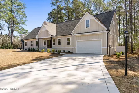 355 S Middleton Dr NW, Calabash, NC 28467