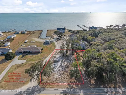 506 Island Rd, Harkers Island, NC 28531