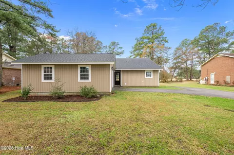 707 Plantation Dr, New Bern, NC 28562
