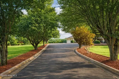 474 E Barefoot Rd, Newton Grove, NC 28366