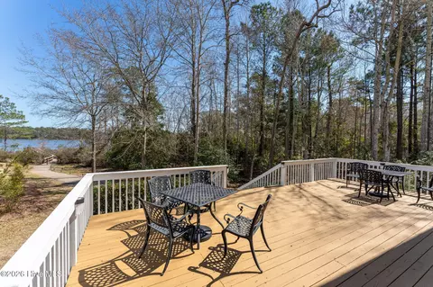 Exterior - 205 E Loon Ct, Hampstead, NC 28443 photo 4 of 17