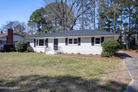411 Lafayette St, Clinton, NC 28328