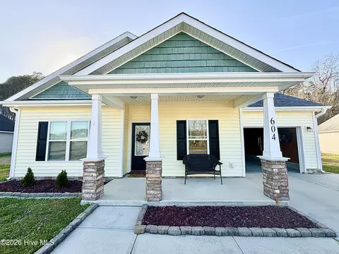 604 Spoleto Ct, Swansboro, NC 28584