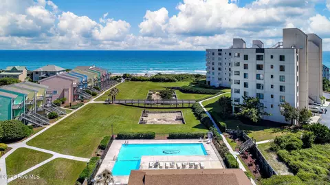 8801 Reed Dr #112, Emerald Isle, NC 28594