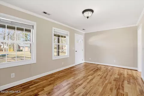 Living - 133 Crescent St, Pine Level, NC 27568 photo 2 of 6