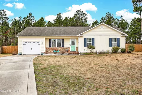 502 Waldorf Ct, Hubert, NC 28539