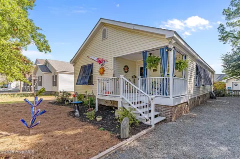 212 NE 33rd St, Oak Island, NC 28465