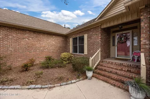 Exterior - 202 Geneva Ct, New Bern, NC 28562 photo 1 of 12