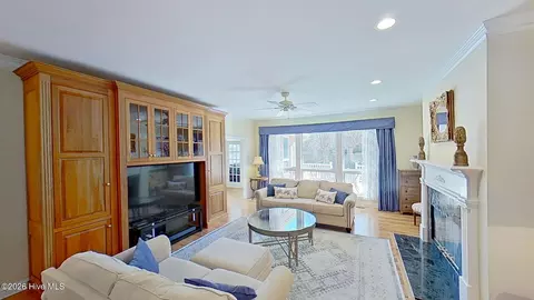 Living - 202 Geneva Ct, New Bern, NC 28562 photo 2 of 2