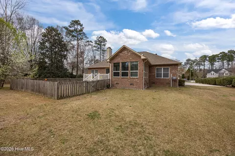 Exterior - 202 Geneva Ct, New Bern, NC 28562 photo 5 of 12