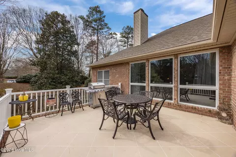 Exterior - 202 Geneva Ct, New Bern, NC 28562 photo 7 of 12