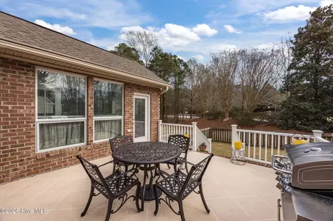 Exterior - 202 Geneva Ct, New Bern, NC 28562 photo 4 of 12