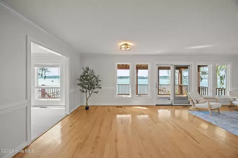 Living - 314 E Bayside Dr, Chocowinity, NC 27817 photo 3 of 5