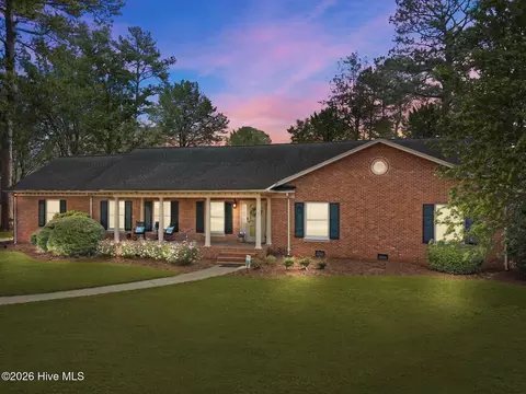 211 Churchill Dr, Greenville, NC 27858