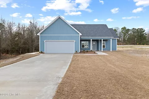 411 Wade Dr, Richlands, NC 28574
