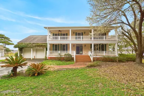 6811 Roberta Rd SW, Ocean Isle Beach, NC 28469