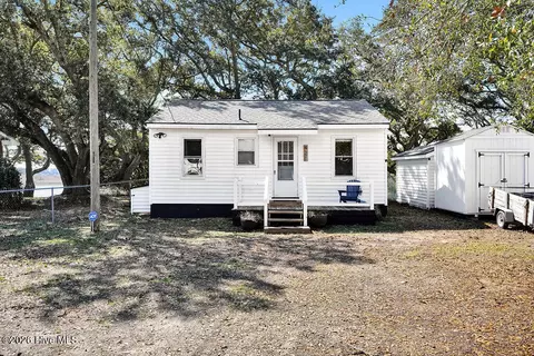 421 Lockwood Folly Rd SE, Bolivia, NC 28422