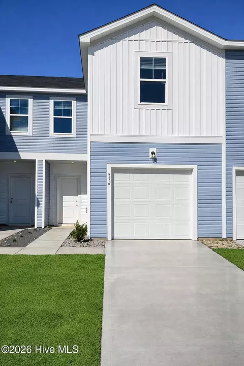 594 Sandy Hollow Dr, Jacksonville, NC 28540