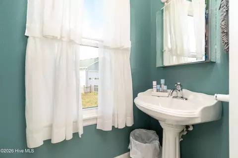Bath - 101 Daybreak Ct, Grandy, NC 27939 photo 3 of 7