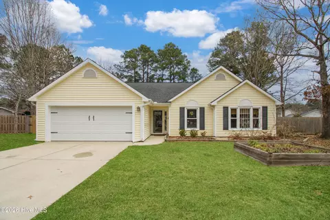 110 Cottage Ln, Jacksonville, NC 28546