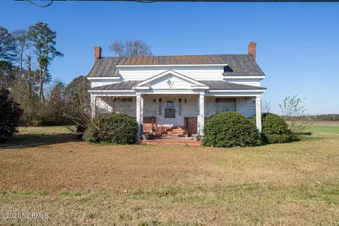 1116 W Elizabeth St, Clinton, NC 28328