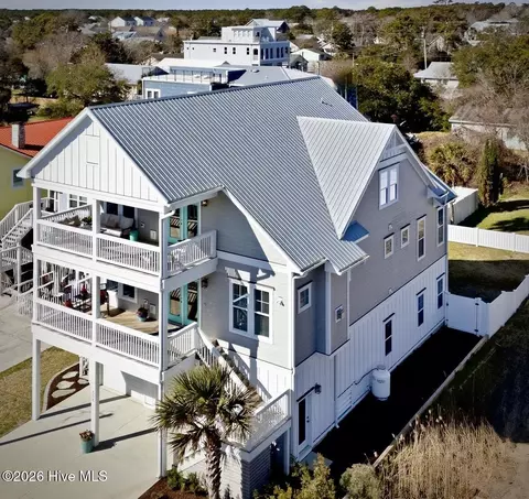 604 S 3rd St, Carolina Beach, NC 28428