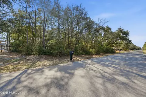 142 NW 1st St, Oak Island, NC 28465