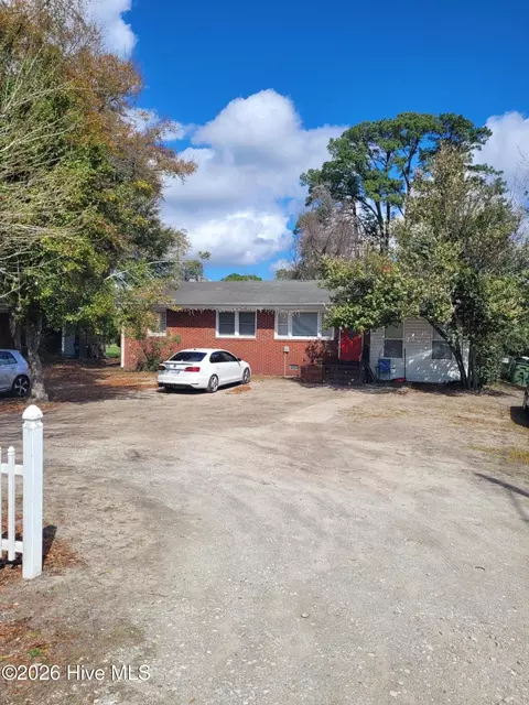 5027 Oleander Dr, Wilmington, NC 28403