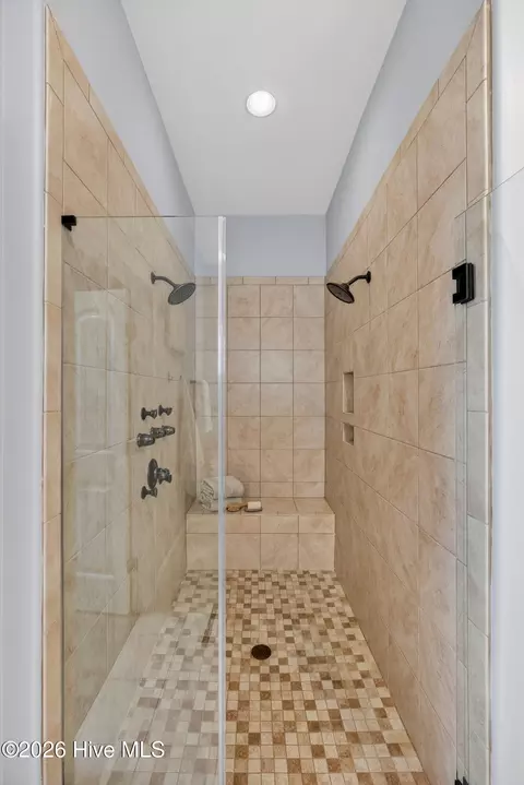 Bath - 5010 Dockside Dr, Wilmington, NC 28409 photo 6 of 9