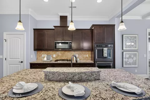 Kitchen - 5010 Dockside Dr, Wilmington, NC 28409 photo 4 of 6