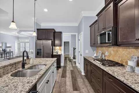 Kitchen - 5010 Dockside Dr, Wilmington, NC 28409 photo 5 of 6