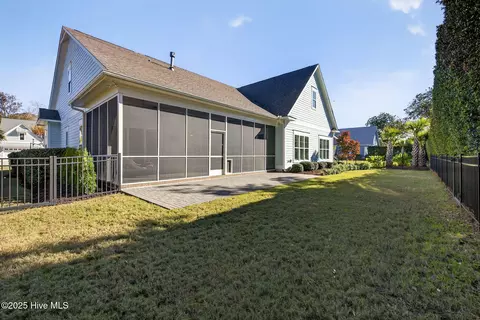 Exterior - 5010 Dockside Dr, Wilmington, NC 28409 photo 8 of 14