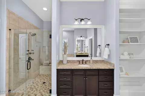 Bath - 5010 Dockside Dr, Wilmington, NC 28409 photo 5 of 9