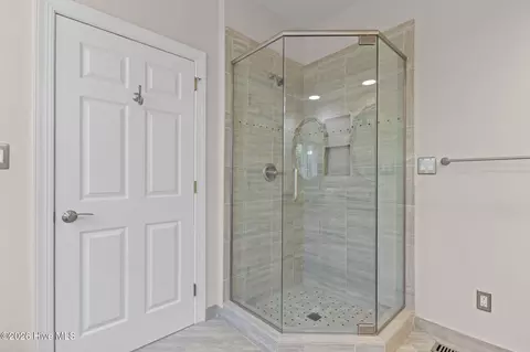 Bath - 121 Oakleaf Dr, Pine Knoll Shores, NC 28512 photo 2 of 4