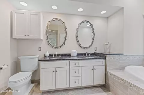 Bath - 121 Oakleaf Dr, Pine Knoll Shores, NC 28512 photo 3 of 4