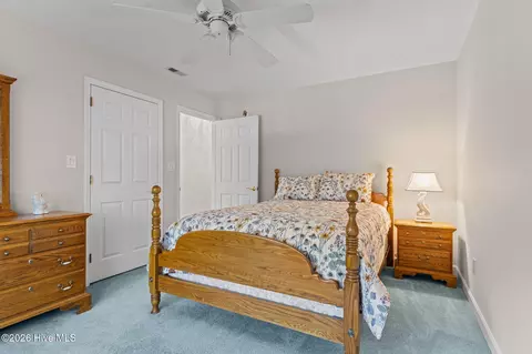 Bedroom - 121 Oakleaf Dr, Pine Knoll Shores, NC 28512 photo 5 of 6