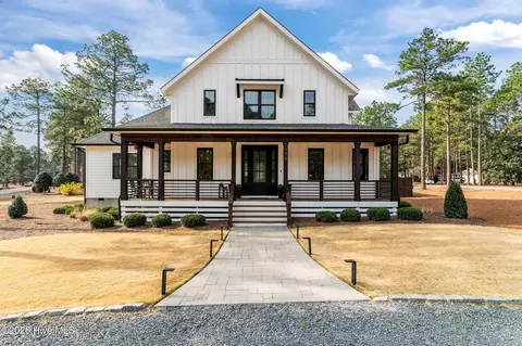 175 Longleaf Rd, Southern Pines, NC 28387