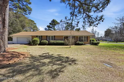 1514 Crescent Dr, Elizabeth City, NC 27909