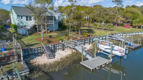 107 SW 25th St, Oak Island, NC 28465