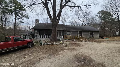 215 Riverside Dr, Zebulon, NC 27597