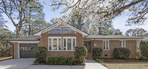1206 Crows Nest Ct, New Bern, NC 28560