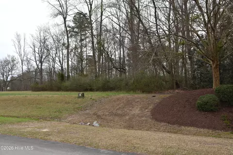 18 Bridgewater Dr S, Bath, NC 27808