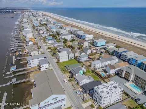 510 Canal Dr, Carolina Beach, NC 28428