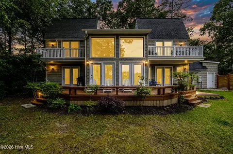 302 Plantation Dr, New Bern, NC 28562
