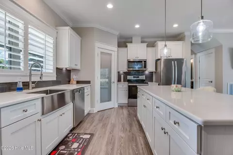 113 Kings Harbor Dr, Holly Ridge, NC 28445