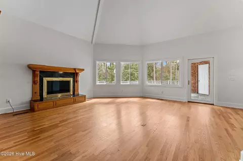 Living - 22 Lochmere Dr, Pinehurst, NC 28374 photo 3 of 9