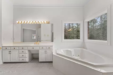 Bath - 22 Lochmere Dr, Pinehurst, NC 28374 photo 2 of 6