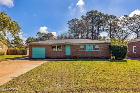 5017 Ilex Dr, Wilmington, NC 28412