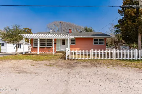 106 Belle Air St, Beaufort, NC 28516