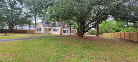 1307 N Respess St, Washington, NC 27889